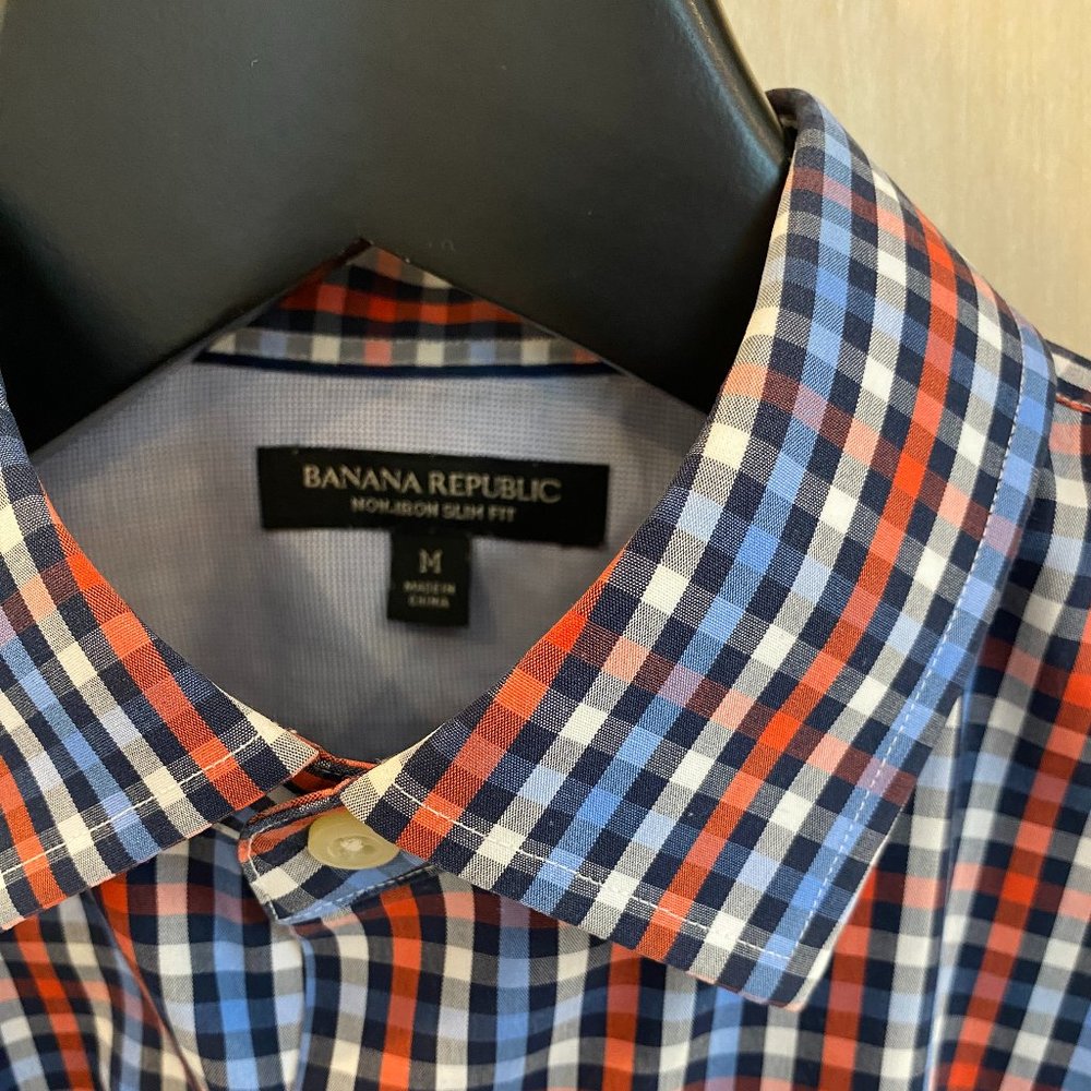 Banana Republic Men’s Non-Iron Shirt, Slim Fit, Size Medium, Red/Blue Plaid
